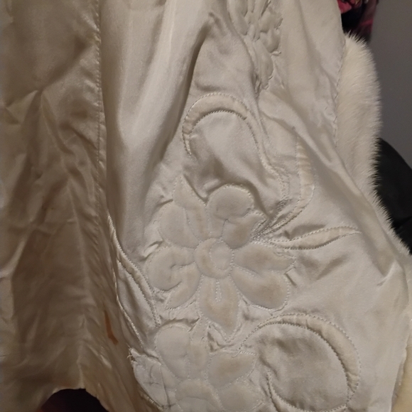 Silver Sable Mink Fur Cape Coat - Picture 9 of 11